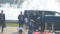 (UŽIVO) Crveni tepih i počasna Garda VS za Medvedeva ispred Palate "Srbija"