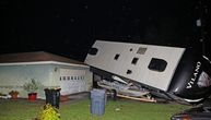 Snažan tornado na Floridi: Oštećene kuće i škole, vetrovi i dalje snažni