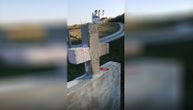 75 godina ćutanja o tajnim grobnicama u Jagodini: Čovek podiže spomenik žrtvama, vandali ga uništili