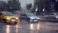 Vozači, budite oprezni: Kiša i mokri kolovozi mogu napraviti probleme, držite odstojanje
