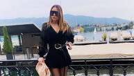 Seksi minić, mrežaste čarape, tanani struk... Ana Nikolić se prepolovila, ne prestaje da mršavi