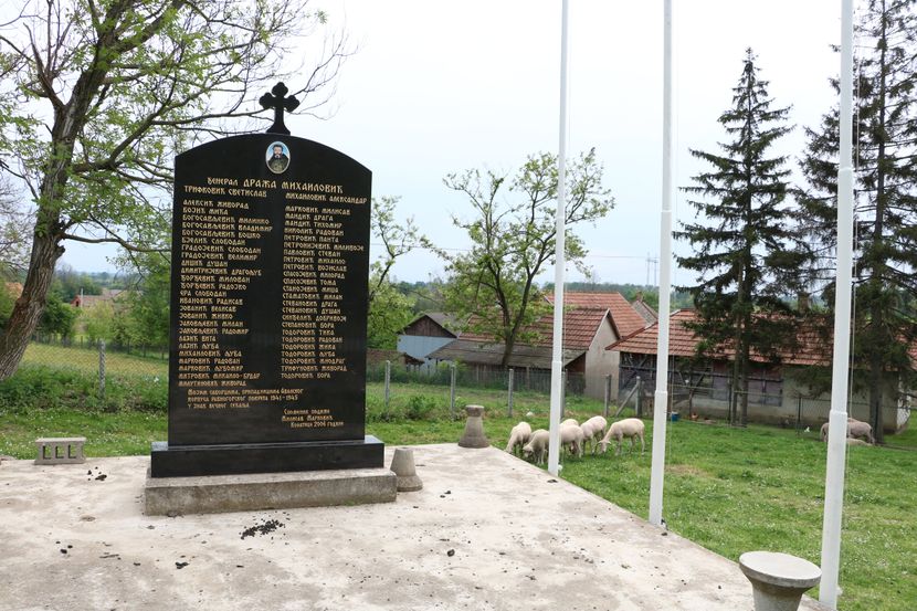 Spomenik Draži Mihailoviću Spomenik Draži Mihailoviću