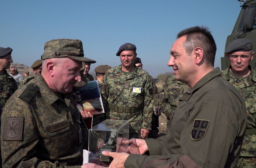 SRBIJA SLOVENSKI STIT VEZBA SRBIJA SLOVENSKI STIT VEZBA