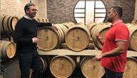 Vučić obišao vinariju na Fruškoj gori i galeriju u Šidu