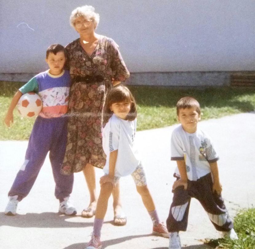 Jelena Pešić, baka, braca Jelena Pešić, baka, braca