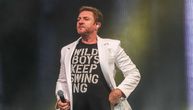 Frontmen benda "Duran Duran" tajno stigao u Beograd, na izložbi digao 3 prsta, pa slavio do jutra