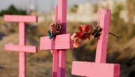Dan mrtvih žena: Meksikanci izašli na ulice sa roze krstovima u rukama, po jedan za svaku žrtvu