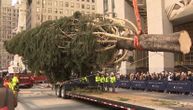 Jelka od 23,5 metra postavljena u Rokfeler centru: Veličinom oborila prošlogodišnji rekord