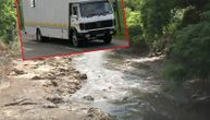 Vozač kamiona iz Sutomora sleteo u provaliju, ostao živ i u svesnom stanju: Preživeo pad sa 30 metara