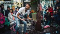 Napravio šest metara dug Berlinski zid od čokolade, pa ga čekićem razbio