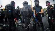 3 dana nasilja u Hongkongu, grad na ivici kolapsa: Demonstranti "naoružani" strelama i lukovima