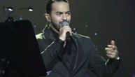 Spektakl u Beogradu: Adil emotivno otvorio koncert, pa najavio još jedan nastup u Sava centru