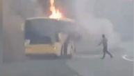 Zapalio se autobus pun dece u blizini Požege: Uplašili su se i panično istrčali iz vozila u plamenu