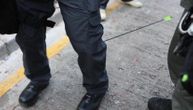 Ulice Hongkonga bojno polje: Policajac pogođen strelom u nogu
