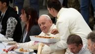 Papa Franja pozvao siromašne na ručak, postavio 150 stolova, pa osudio pohlepu nekih bogataša