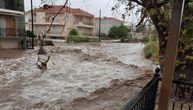 Snažna oluja pogodila Tasos i Halkidiki, bujice nose sve pred sobom u nekim mestima vanredno stanje