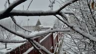 Prvi snimci Srbije pod snegom: Kiša prešla u pahulje u Čačku, jutros se zabelelo