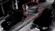 Uznemirujući snimak iz Bijelog Polja: Devojka šetala, kada ju je oborio automobil sa prikolicom