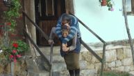 Olga je Majka hrabrost: Ceo život na leđima nosi bolesnog sina (59), tako je s njim i brda prelazila