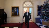 Premijer završio posetu palati: Nakon razgovora sa kraljicom Džonson se vratio u kabinet