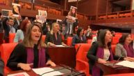 Turske poslanice pevale u parlamentu i rukama lupale po stolu zbog 440 ubijenih žena