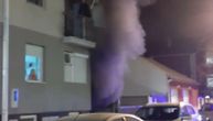 Zapalio se džip u garaži u Novom Sadu: Zgrada puna crnog dima, stanari evakuisani