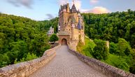 Za 55 dolara možete kupiti deo dvorca u Francuskoj, ali delićete ga sa 1.700 ljudi