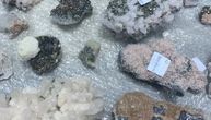 Neobična zaplena na Horgošu: Carinici u torbi otkrili 39 komada ruda i minerala