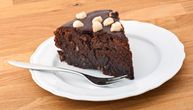 Internet "gori" zbog jednostavnog recepta za čokoladni kolač koji ima samo 2 sastojka