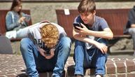 Dve škole zabranile mobilne, a iz Ministarstva poručuju: Đaci koji ih koriste na času krše Zakon, ovo je kazna