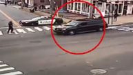 Policajac proglašen herojem: Sopstvenim rukama zaustavio auto koji je bez vozača jurio ka deci