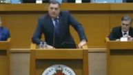 Burna sednica: Dodik u Skupštini lomio mikrofon, mladog opozicionara nazvao budalom