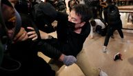 Protest u Hongkongu: Policija bacila suzavac, uhapšeno 11 osoba, među njima devojčica (12)