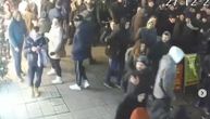 Napadnut centar Prajda u Beogradu: Jedno lice skinulo zastavicu, drugo udaralo nogom u staklo