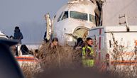 Stravični snimci sa mesta nesreće: Avion udario u zgradu, spasioci izvlače ljude iz ruševina