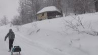 Zapadna Srbija okovana snegom: Tri porodice spasavane, beli pokrivač visok i do 2 metra