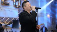 Slobu napali što je pevao nakon smrti oca, a onda je pevač hejterima poslao brutalnu poruku