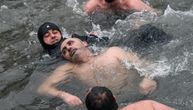 Umalo kobno plivanje za krst na Badnji dan: Spasioci izvukli muškarca iz ledene vode u Istanbulu