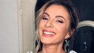Srpska pevačica u devetom mesecu trudnoće ne skida osmeh s lica