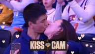 Kamera za poljupce uhvatila mladi par: Jedva dočekali trenutak slave