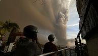 Aktivirao se vulkan na Filipinima, usledio niz zemljotresa: Turistima se bajka pretvorila u pepeo