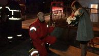 Romantika u Aranđelovcu: Vatrogasci-spasioci "čuvali leđa" kolegi dok je prosio devojku
