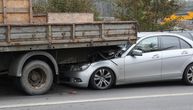Stravične slike sa mesta udesa traktora i automobila na putu Temerin - Sirig: Vozač auta poginuo na mestu