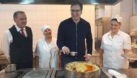 Vučić sa zaposlenima u kuhinji Predsedništva