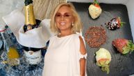 Šampanjac, jagode i pogled na okean: Brena pokazala u kakvom luksuzu uživa porodica Živojinović