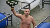Najmlađi plivač u Apatinu ima 15, najstariji 62 godine: U hladnom Dunavu za krst plivale i dve dame