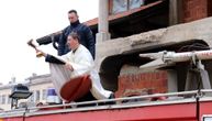 Jagodinci natočili 11.500 l Bogojavljenske vodice, a sveštenik ponovo na cisterni osveštavao vodu