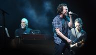 Grupa Pearl Jam odala počast kraljici Elizabeti II izvođenjem poznate pesme benda The Beatles