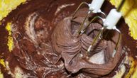 Bez kuvanja i pečenja napravite čokoladni kremasti kolač za samo 10 minuta