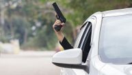 Naoružani svatovi u Novom Pazaru pucali iz pištolja, policija im u autu našla i nož i bejzbol palicu